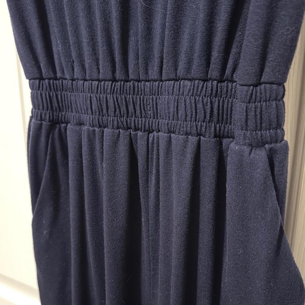 Chic Dark Blue Sleeveless Jumpsuit with Keyhole Detail - Picture 2 of 5